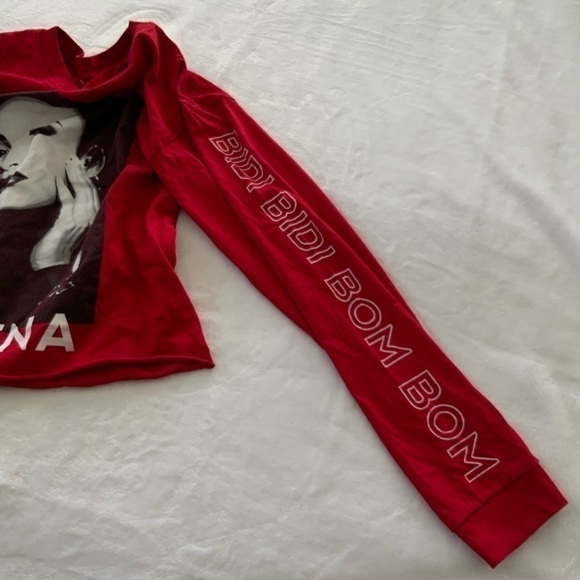 𝅺SELENA Bidi Bidi Bom Bom Cropped Tee - Picture 3 of 4